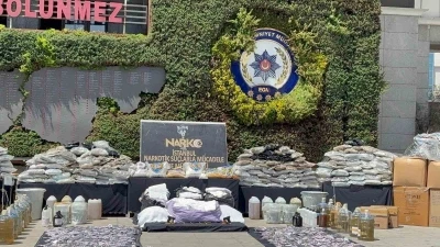 İstanbul&rsquo;da uyuşturucu operasyonu: 20 g&ouml;zaltı
