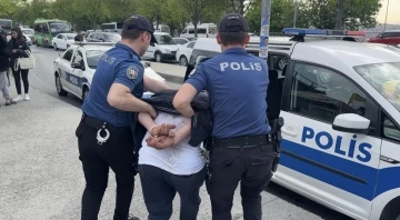 İstanbul&rsquo;da vicdansız hırsıza meydan dayağı kamerada: SMA&rsquo;lı bebeğin yardım kutusunu &ccedil;aldı
