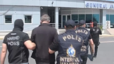 İstanbul'da yakalanan uluslararası su&ccedil; &ouml;rg&uuml;t&uuml; liderinin kardeşi Hollanda'ya g&ouml;nderildi