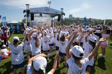 İstanbul&rsquo;da y&uuml;zlerce &ccedil;ocuk ve milli sporcular Olimpik G&uuml;n&rsquo;&uuml; kutladı
