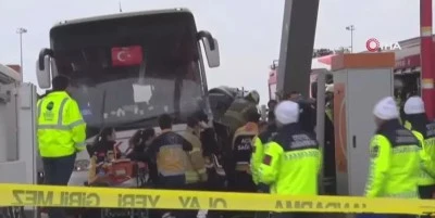 İstanbul Kuzey Marmara Otoyolu'nda yolcu otob&uuml;s&uuml; kaza yaptı: Yaralılar var! 