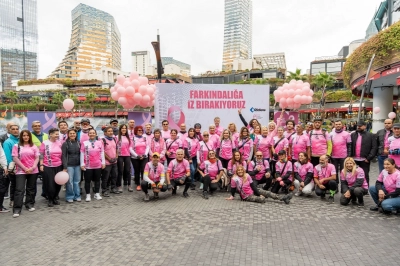 İstanbul'un Caddeleri Pembeye Boyandı