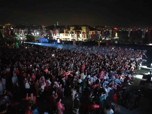 İstanbul&rsquo;un kurtuluşunun 101. yıl d&ouml;n&uuml;m&uuml; Beşiktaş Meydanı&rsquo;nda kutlandı
