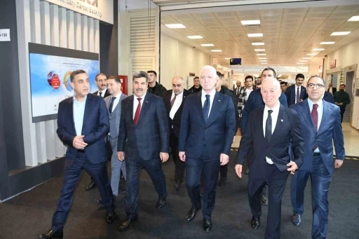 İstanbul Valisi Davut G&uuml;l, halı fuarını ziyaret etti
