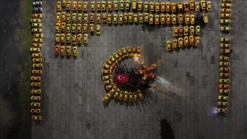 İstanbul&rsquo;da taksiciler şehitler i&ccedil;in toplandı