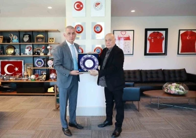 İstanbulspor Başkanı Sarıalioğlu&rsquo;ndan TFF Başkanı İbrahim Hacıosmanoğlu&rsquo;na ziyaret

