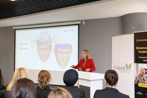 İstasyon Gaziantep ev sahipliğinde &rsquo;Binance Teknolojide Kadın Akademisi&rsquo; d&uuml;zenlendi
