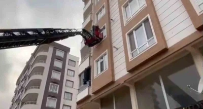 İstinat duvarı &ccedil;&ouml;kt&uuml;: Binada mahsur kalanlar kurtarıldı