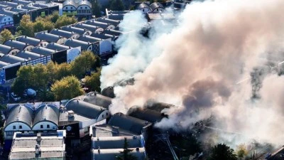 İSTO&Ccedil;'ta yangın: 17 işyeri hasar g&ouml;rd&uuml;