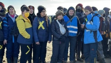 İsve&ccedil;li &ccedil;evre aktivisti Thunberg, L&uuml;tzerath'da yine aktivistlerle bir araya geldi