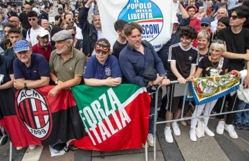 İtalya&rsquo;nın eski Başbakanı Berlusconi son yolculuğuna uğurlandı
