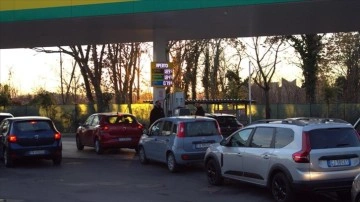 İtalya'da akaryakıt istasyonu &ccedil;alışanları greve başladı
