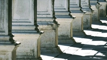 İtalya'da bir belediye başkanının M&uuml;sl&uuml;manların ibadet ettiği yerleri kapatması tepki &ccedil;ekti