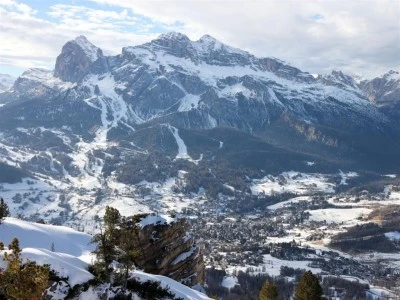 İtalyan Alpleri'nde &ccedil;ığ d&uuml;şmesi sonucu 5 kişi yaşamını yitirdi