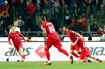 İtalyan basını, T&uuml;rkiye ve Montella&rsquo;ya geniş yer verdi
