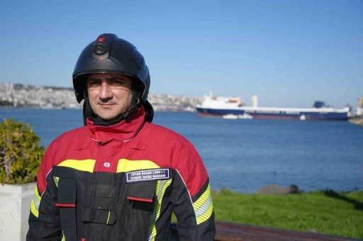 İtfaiye Daire Başkanı &Ouml;zcan: "2 bu&ccedil;uk saat s&uuml;ren hummalı &ccedil;alışma ile yangın kontrol altına alındı"
