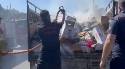 İtfaiye ekipleri t&ouml;reni bırakıp, kamyonetteki yangınına m&uuml;dahale etti