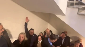 İYİ Parti aday tanıtım toplantısında "istifa" sesleri y&uuml;kseldi
