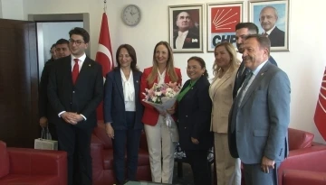 İYİ Parti heyetinden CHP&rsquo;ye bayram ziyareti
