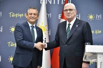 İYİ Parti lideri Dervişoğlu, CHP Genel Başkanı &Ouml;zel&rsquo;le g&ouml;r&uuml;şt&uuml;
