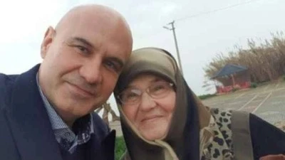  İYİ Partili Turhan &Ccedil;&ouml;mez, annesini kaybetti