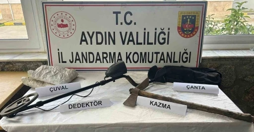 İzinsiz kazı yapan 2 ş&uuml;pheli su&ccedil;&uuml;st&uuml; yakalandı
