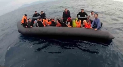 İzmir a&ccedil;ıklarında 52 d&uuml;zensiz g&ouml;&ccedil;men yakalandı