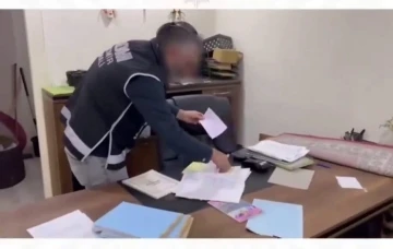 İzmir Bornova&rsquo;daki naylon fatura operasyonunda 5 g&ouml;zaltı
