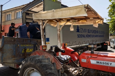 İzmir B&uuml;y&uuml;kşehir&rsquo;den Yangın Mağduru &Uuml;reticilere Can Suyu