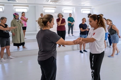 İzmir B&uuml;y&uuml;kşehir Kadınları Her Alanda Destekliyor