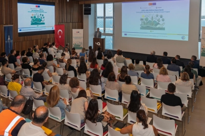 İzmir &Ccedil;oklu İklim Tehditlerine Karşı G&uuml;&ccedil;leniyor