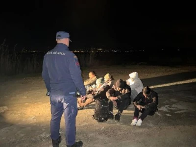 İzmir'de 30 d&uuml;zensiz g&ouml;&ccedil;men yakalandı