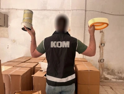 İzmir&rsquo;de 42 milyon lira değerinde ka&ccedil;ak oto yedek par&ccedil;a ve akaryakıt ele ge&ccedil;irildi
