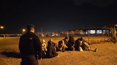 İzmir&rsquo;de 8&rsquo;i &ccedil;ocuk 15 d&uuml;zensiz g&ouml;&ccedil;men yakalandı