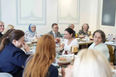 İzmir&rsquo;de anlamlı Anneler G&uuml;n&uuml; kutlaması
