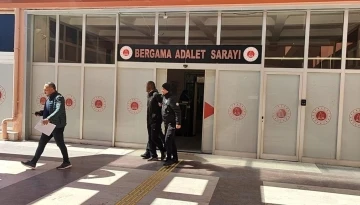 İzmir&rsquo;de ara&ccedil; kundaklayan şahıs tutuklandı
