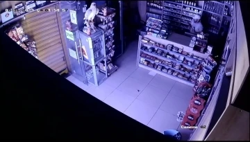 İzmir&rsquo;de bir gecede 3 iş yerini soydular, serbest kaldılar
