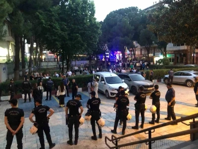 İzmir&rsquo;de Cumhurbaşkanı&rsquo;na hakaret i&ccedil;erikli duvar yazısı yazan 4 ş&uuml;pheli tutuklandı
