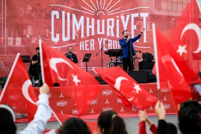İzmir&rsquo;de Cumhuriyet Coşkusu Başladı