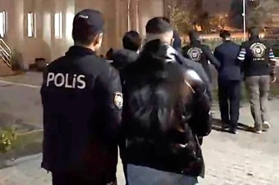İzmir&rsquo;de Erasmus &ouml;ğrencilerini rehin alan sahte polisler tutuklandı