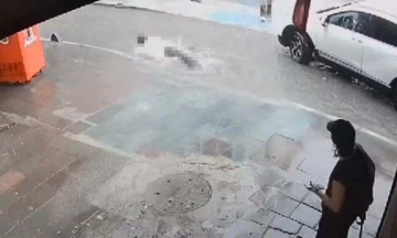 İzmir&rsquo;de iki kişinin elektrik akımından hayatını kaybettiği anlar kamerada
