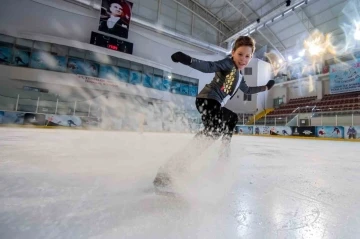 İzmir&rsquo;de iki &ouml;nemli buz pateni organizasyonu yapılacak
