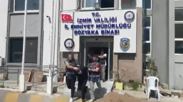 İzmir&rsquo;de iş adamı başından vurulmuş halde kamyonetinde bulundu
