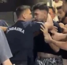 İzmir&rsquo;de jandarma ekiplerine saldırı