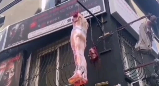 İzmir&rsquo;de korku evleri &ouml;n&uuml;ndeki tasvirler toplanıyor
