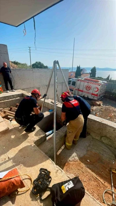 İzmir&rsquo;de kuyuya d&uuml;şen yaşlı kadın kurtarıldı
