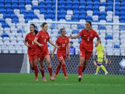 İzmir'de milli ş&ouml;len