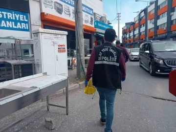 İzmir&rsquo;de motosikletli saldırgan iş yerlerini taradı: 1&rsquo;i ağır 3 yaralı
