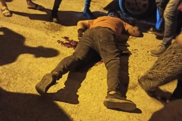 İzmir&rsquo;de silahı saldırı: Motosikletiyle geldi, tabancayla vurup ka&ccedil;tı
