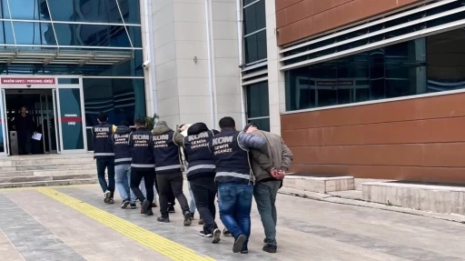 İzmir&rsquo;de yağmacı &ccedil;eteye polis operasyonu: 8 g&ouml;zaltı
